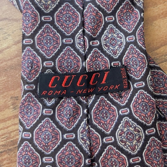 Vintage Gucci Red Black Medalion Silk Tie Flawed - Picture 3 of 7